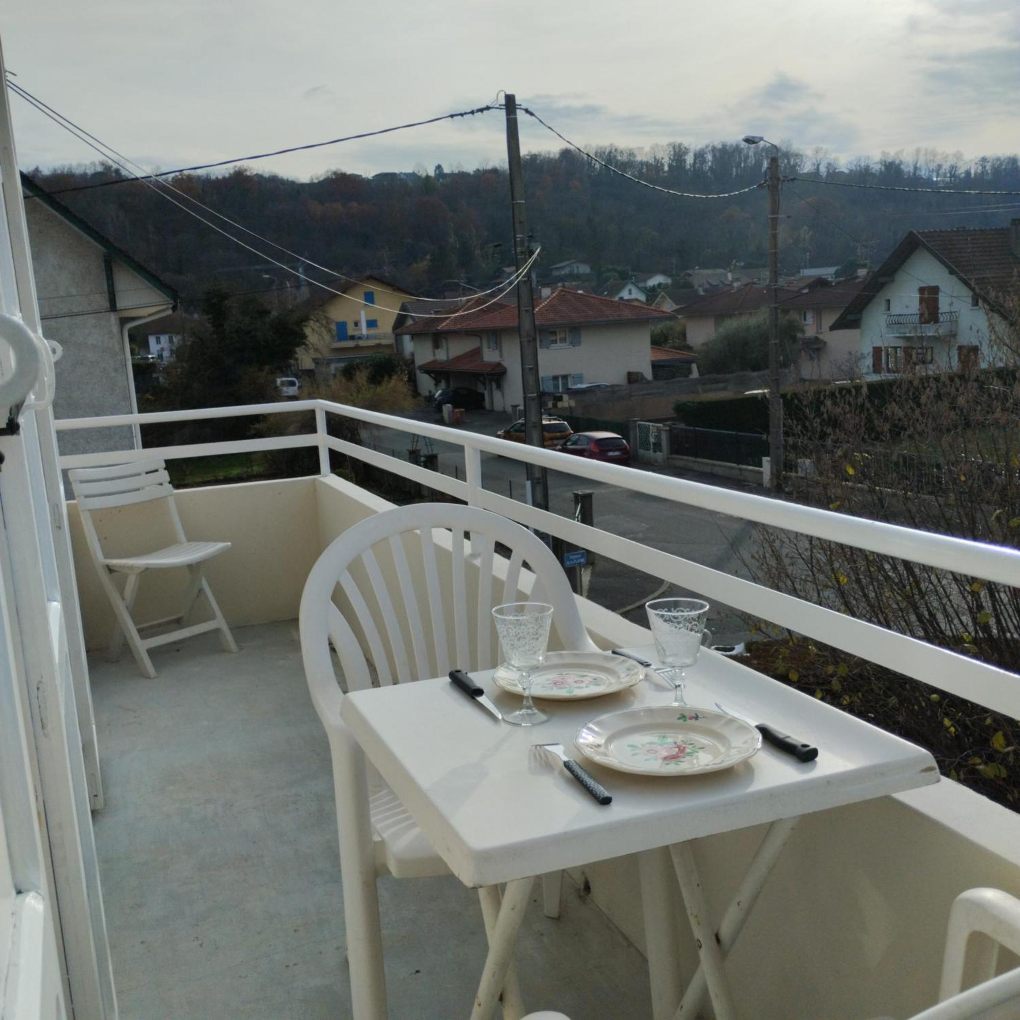 Appartement Verdoyant Au Bord Du Lac Leman Entre Evian Et Thonon Dans Une Villa Publier Exterior photo